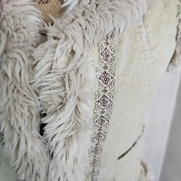 Y2k Upcycled Cord and faux fur patch vest. Size small - Picture 6 of 6